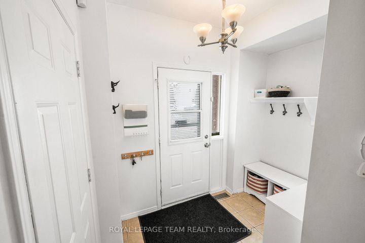 Photo 1 at 211 Longshire Circle, Nepean (Longfields), Ottawa