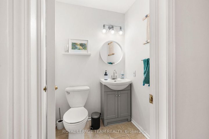 Photo 3 at 211 Longshire Circle, Nepean (Longfields), Ottawa