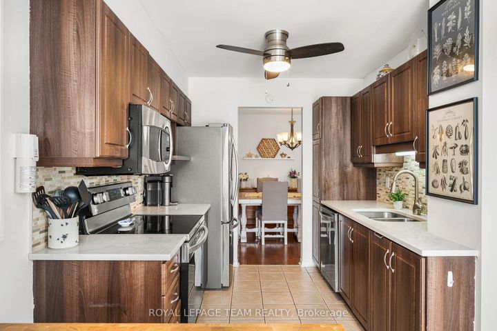 Photo 10 at 211 Longshire Circle, Nepean (Longfields), Ottawa