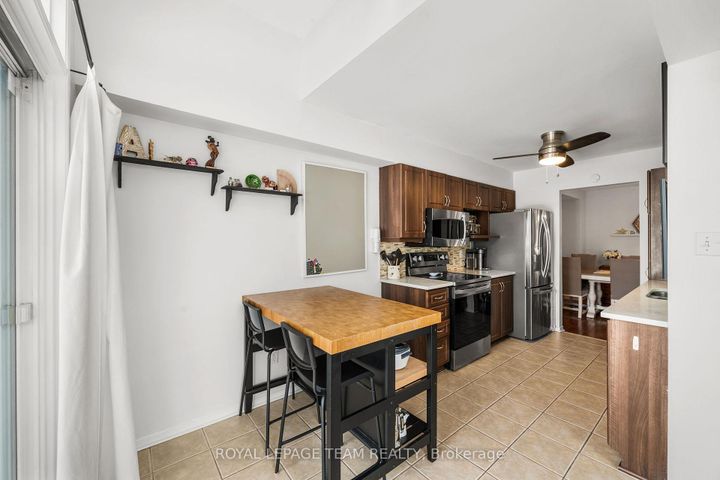 Photo 11 at 211 Longshire Circle, Nepean (Longfields), Ottawa