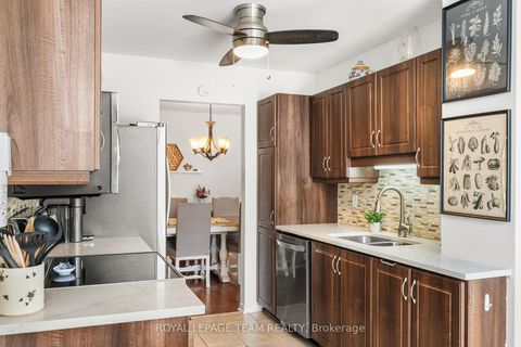 Photo 9 at 211 Longshire Circle, Nepean (Longfields), Ottawa