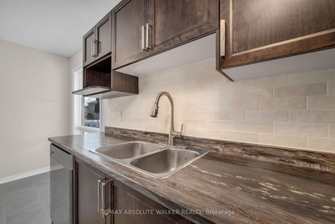 Photo 13 at 1538 Briarfield Crescent, Fallingbrook/Ridgemount, Orleans