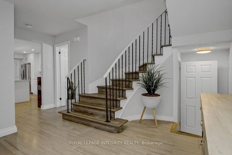 Photo 3 at 3 Palomino Drive, Bridlewood, Kanata