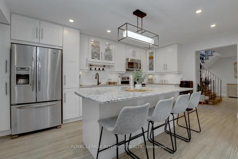 Photo 12 at 3 Palomino Drive, Bridlewood, Kanata