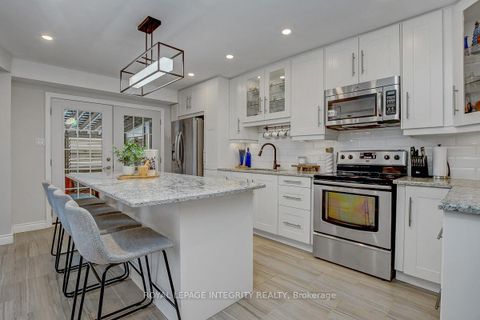 Photo 13 at 3 Palomino Drive, Bridlewood, Kanata