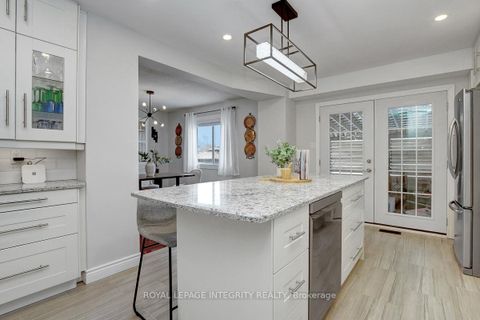 Photo 14 at 3 Palomino Drive, Bridlewood, Kanata