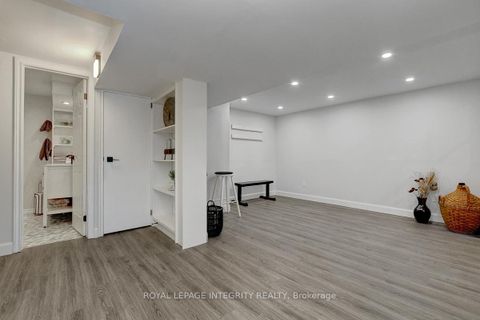 Photo 32 at 3 Palomino Drive, Bridlewood, Kanata