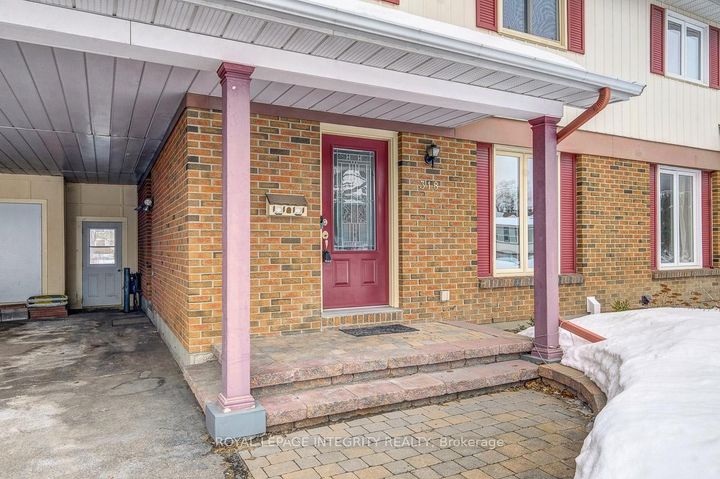 Photo 2 at 318 Dalehurst Drive, Nepean (Tanglewood), Ottawa
