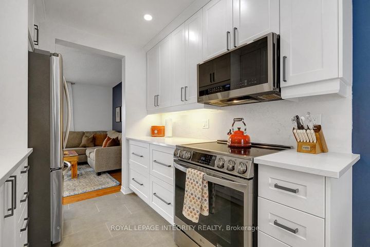 Photo 17 at 318 Dalehurst Drive, Nepean (Tanglewood), Ottawa