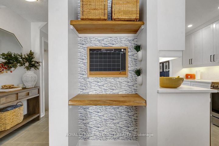 Photo 19 at 318 Dalehurst Drive, Nepean (Tanglewood), Ottawa