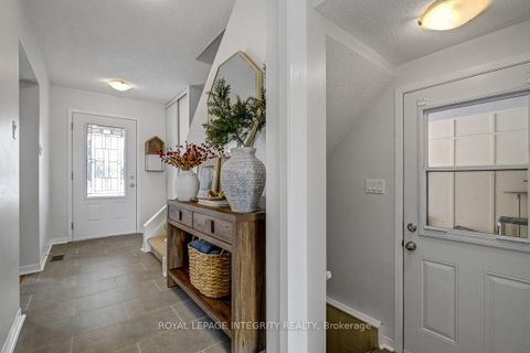 Photo 6 at 318 Dalehurst Drive, Nepean (Tanglewood), Ottawa