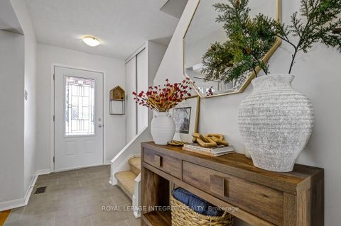 Photo 7 at 318 Dalehurst Drive, Nepean (Tanglewood), Ottawa