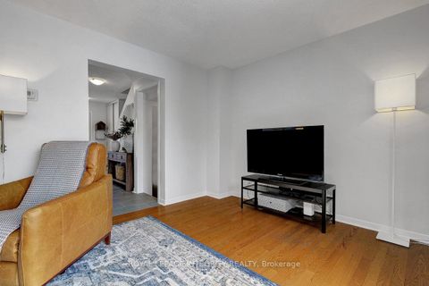 Photo 15 at 318 Dalehurst Drive, Nepean (Tanglewood), Ottawa