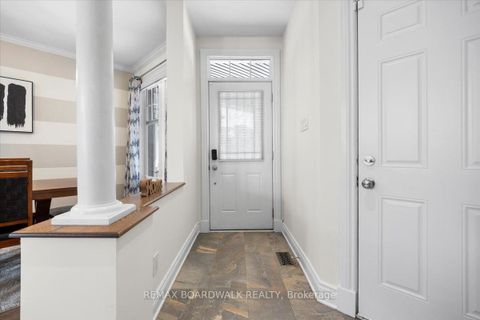 Photo 3 at 330 Bobolink Ridge, Emerald Meadows/Trailwest, Kanata