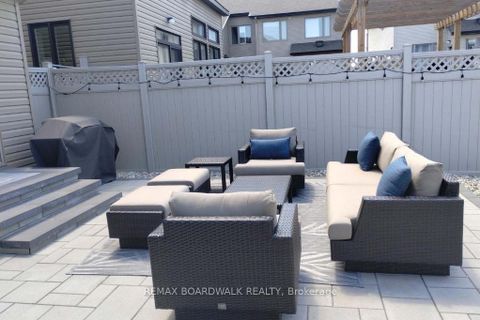 Photo 44 at 330 Bobolink Ridge, Emerald Meadows/Trailwest, Kanata