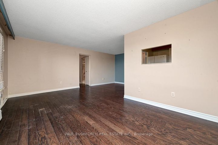 Photo 6 at 518 - 20 Chesterton Drive, Nepean (Borden Farm/Stewart Farm/Carleton Heights/Parkwood Hills), Ottawa