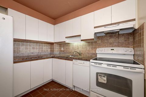 Photo 11 at 518 - 20 Chesterton Drive, Nepean (Borden Farm/Stewart Farm/Carleton Heights/Parkwood Hills), Ottawa