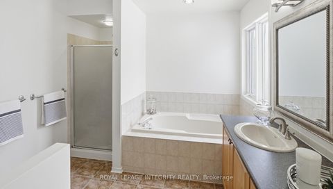 Photo 23 at 20 FARMFIELD Crescent, Emerald Meadows/Trailwest, Kanata