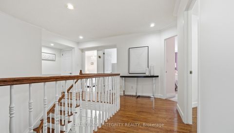 Photo 28 at 20 FARMFIELD Crescent, Emerald Meadows/Trailwest, Kanata