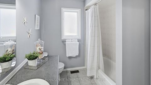 Photo 30 at 20 FARMFIELD Crescent, Emerald Meadows/Trailwest, Kanata