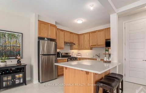 Photo 6 at 741 DERREEN Avenue, Stittsville (North), Stittsville