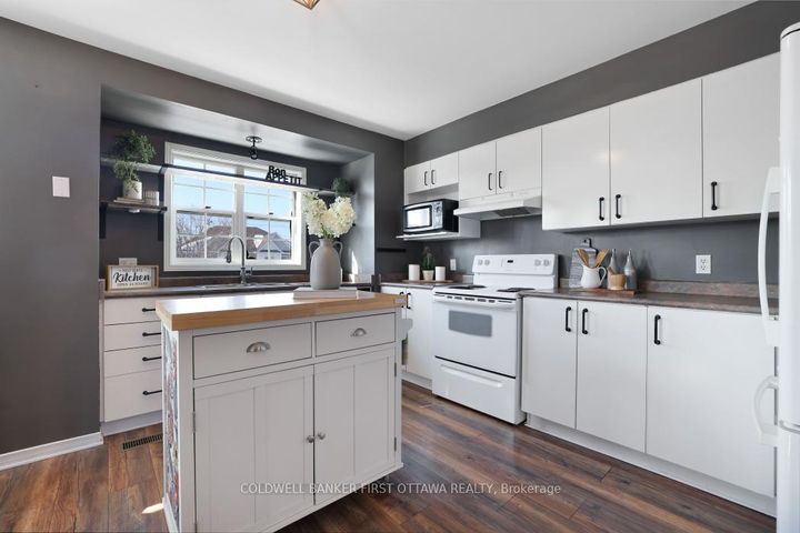Photo 8 at 37 Boulder Way, Nepean (Longfields), Ottawa