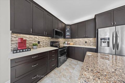 Photo 18 at 130 Pinelock Street, Emerald Meadows/Trailwest, Kanata