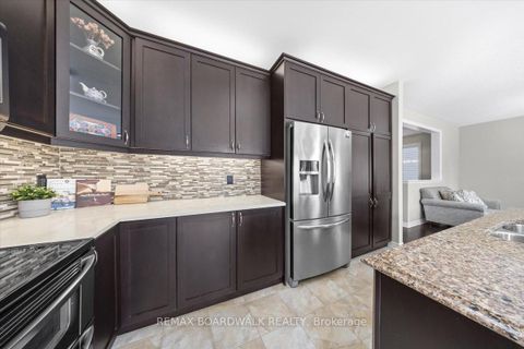 Photo 20 at 130 Pinelock Street, Emerald Meadows/Trailwest, Kanata