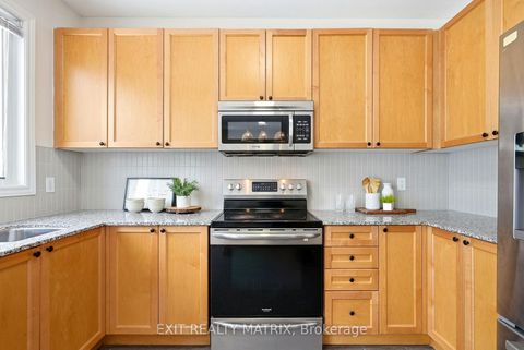 Photo 6 at 194 Flowing Creek Circle, Emerald Meadows/Trailwest, Kanata