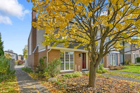 Photo 2 at 1511 Fisher Avenue, Nepean (Carleton Square), Ottawa