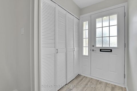 Photo 3 at 1511 Fisher Avenue, Nepean (Carleton Square), Ottawa