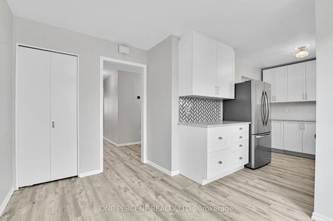 Photo 12 at 1511 Fisher Avenue, Nepean (Carleton Square), Ottawa