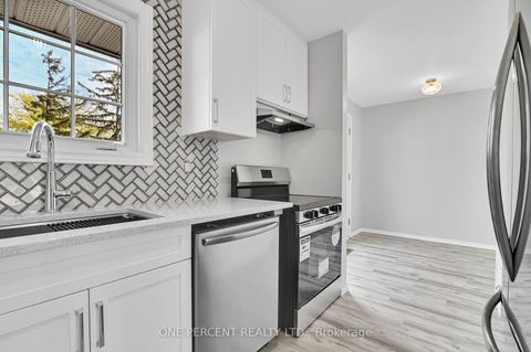Photo 15 at 1511 Fisher Avenue, Nepean (Carleton Square), Ottawa