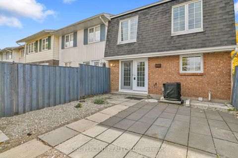 Photo 33 at 1511 Fisher Avenue, Nepean (Carleton Square), Ottawa