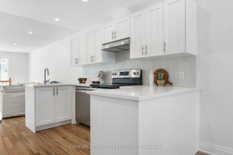 Photo 5 at 7 Weaver Crescent, Kanata Lakes/Heritage Hills, Kanata