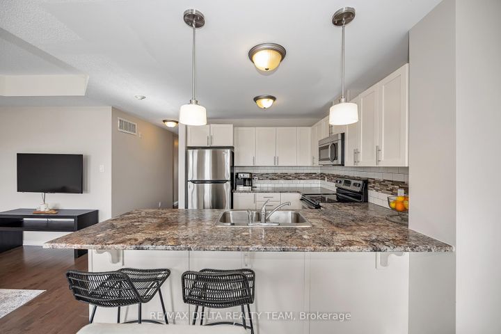 Photo 7 at 7 - 486 Via Verona Avenue, Nepean (Longfields), Ottawa