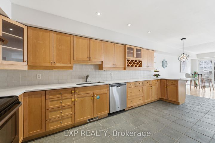 Photo 8 at 30 Fieldberry Private, Nepean (Stonebridge), Ottawa