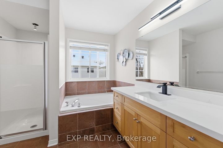 Photo 19 at 30 Fieldberry Private, Nepean (Stonebridge), Ottawa