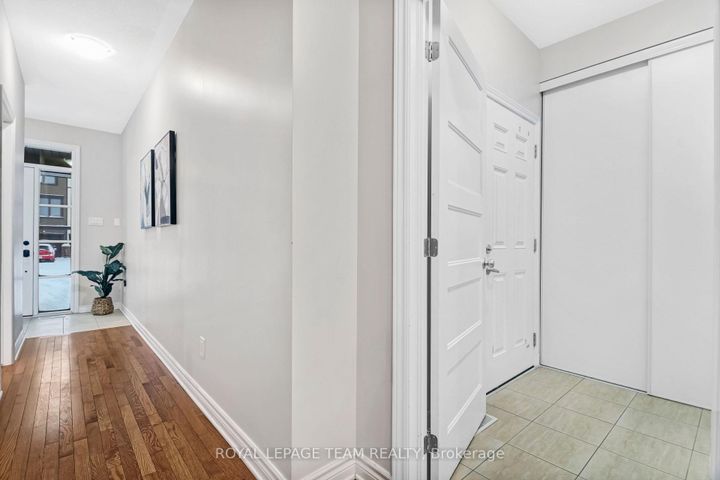 Photo 3 at 918 Kilbirnie Drive, Nepean (Half Moon Bay), Ottawa