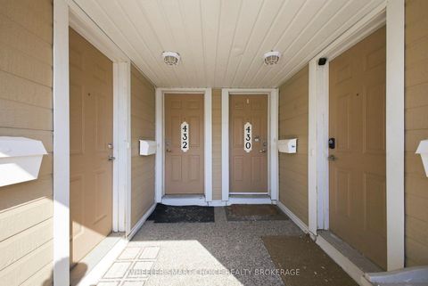 Photo 3 at 432 Hillsboro Private, Emerald Meadows/Trailwest, Kanata