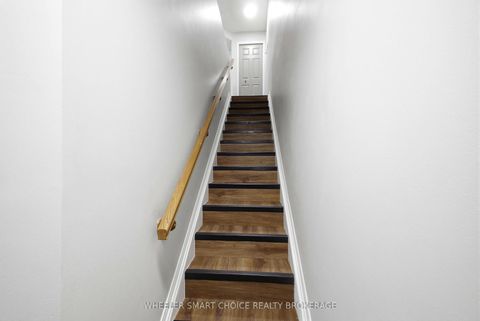 Photo 5 at 432 Hillsboro Private, Emerald Meadows/Trailwest, Kanata