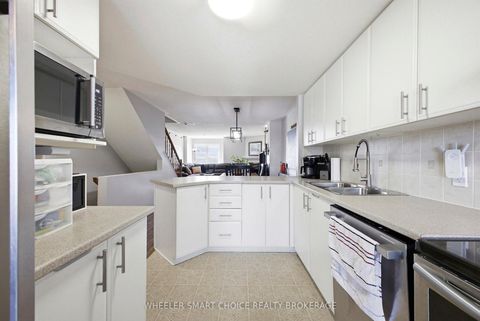 Photo 6 at 432 Hillsboro Private, Emerald Meadows/Trailwest, Kanata