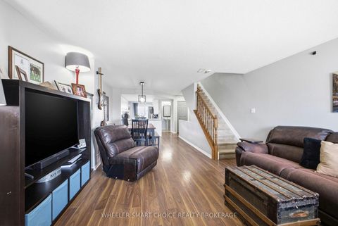 Photo 16 at 432 Hillsboro Private, Emerald Meadows/Trailwest, Kanata