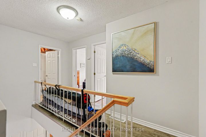 Photo 16 at 121 - 12 CORKSTOWN Road, Nepean (Lakeview Park), Ottawa