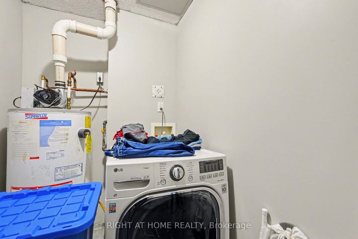 Photo 23 at 121 - 12 CORKSTOWN Road, Nepean (Lakeview Park), Ottawa