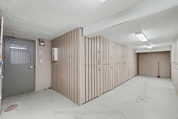 Photo 25 at 121 - 12 CORKSTOWN Road, Nepean (Lakeview Park), Ottawa