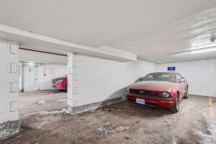 Photo 27 at 121 - 12 CORKSTOWN Road, Nepean (Lakeview Park), Ottawa