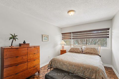 Photo 18 at 121 - 12 CORKSTOWN Road, Nepean (Lakeview Park), Ottawa
