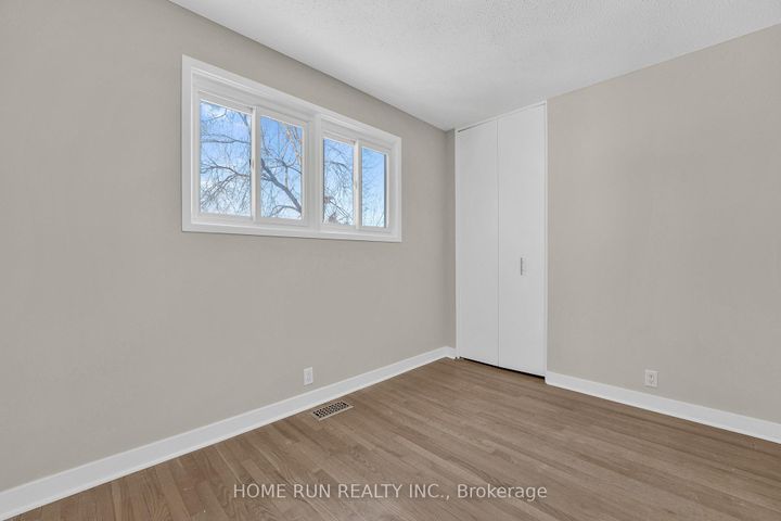 Photo 32 at 1259 Meadowlands Drive E, Nepean (City View/Skyline/Fisher Heights/Parkwood Hills), Ottawa