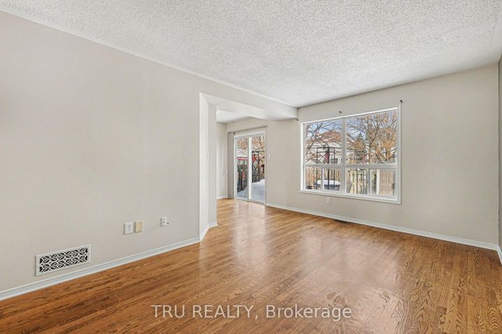 Photo 6 at 37 Daventry Crescent, Nepean (Longfields), Ottawa